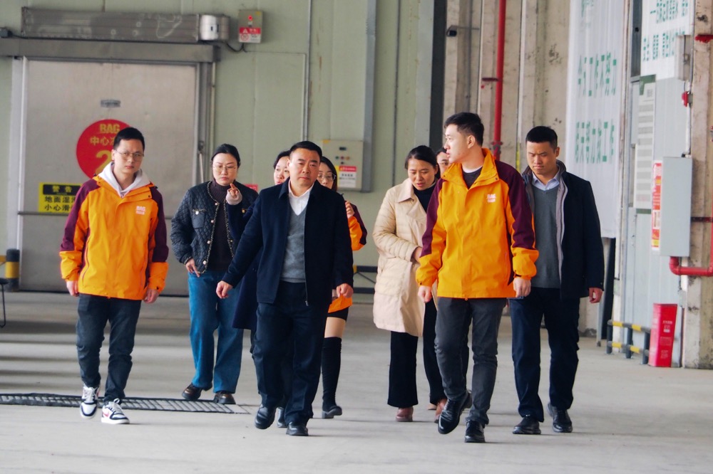 龍年啟新歲 共赴新征程 I 萬(wàn)州區(qū)委副書記彭志輝一行蒞臨百安港農(nóng)產(chǎn)品批發(fā)市場(chǎng)調(diào)研